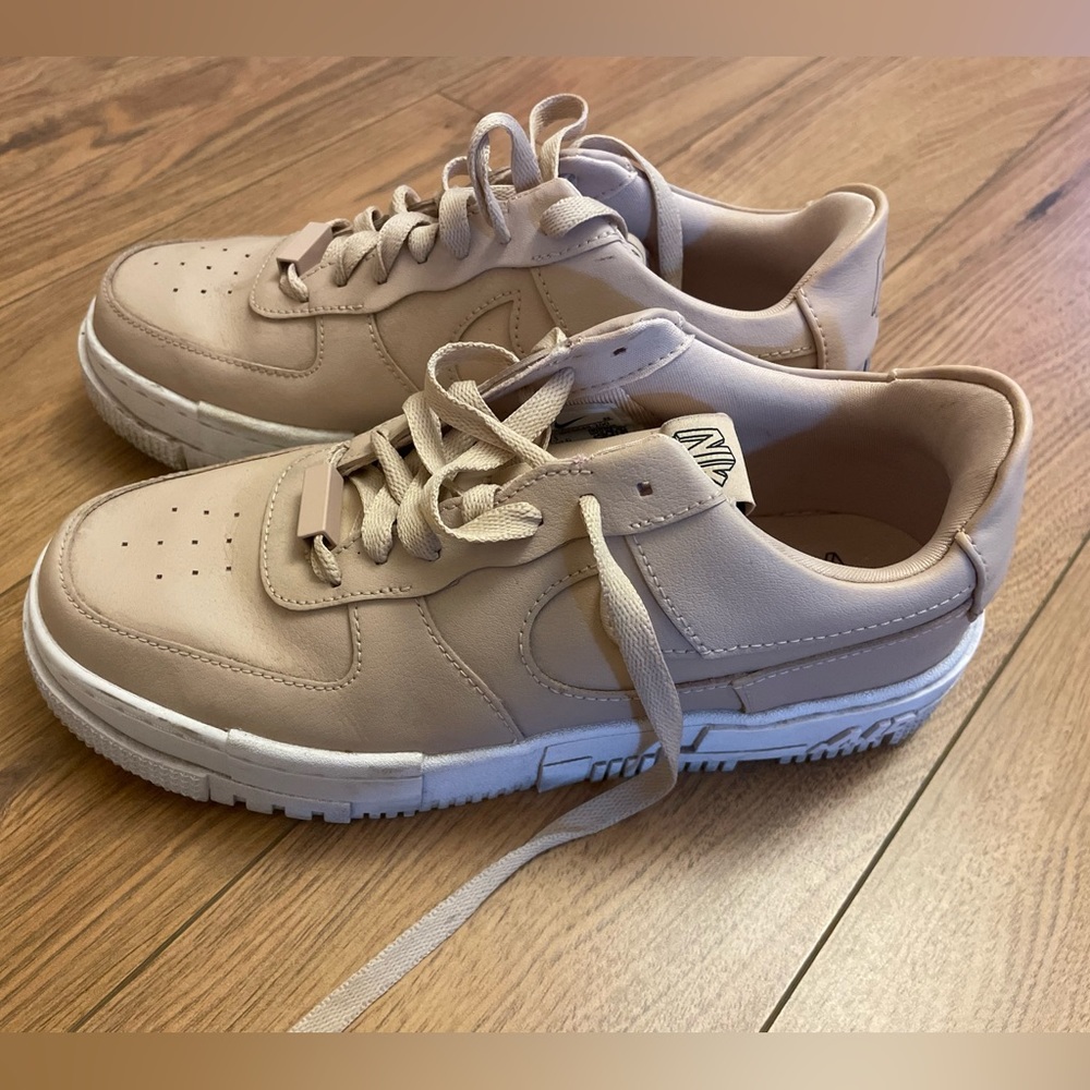 WOMENS NIKE AIR FORCE 1 AF1 SZ 8